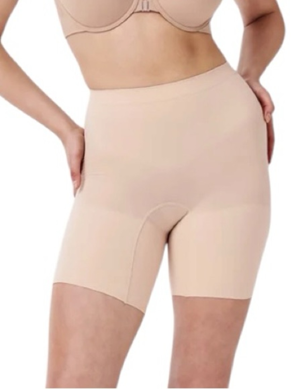 New! SPANXsculpt Seamless mid Waist Shaping Short